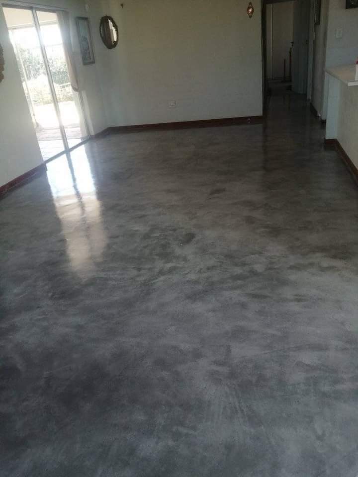 Charcoal decorative screed with cloudy trowel marks across a living room